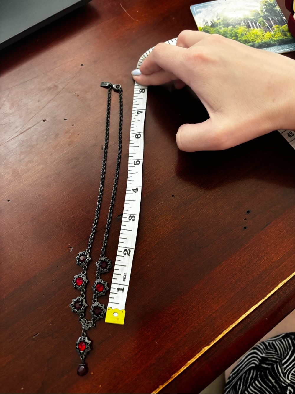 Vintage-Style Red Drop Necklace - Picture 3 of 4